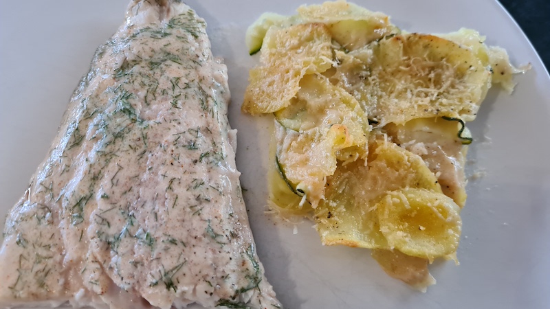 Llobarro amb carbassó i anet