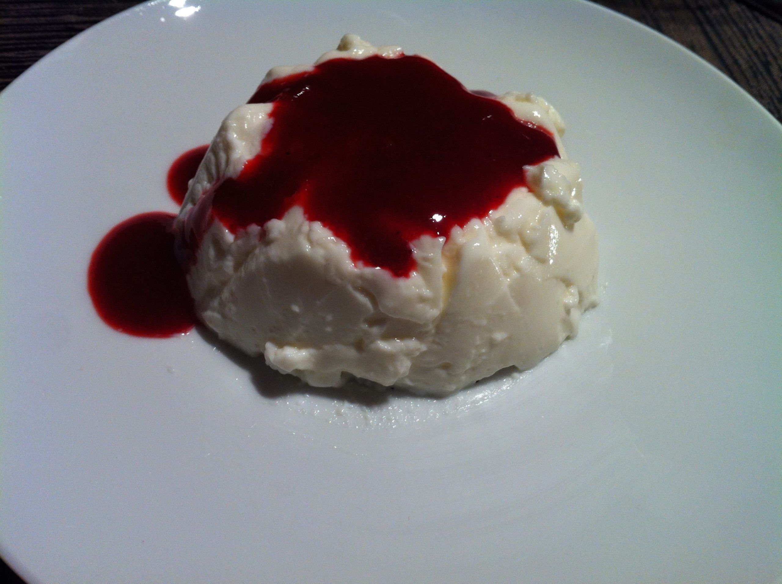 Panna cotta amb coulís de fruites del bosc 1 Panna cotta amb coulís de fruites del bosc