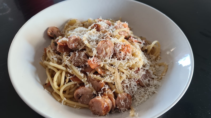 Pasta amb salsitxes i xampinyons 1 Pasta amb salsitxes i xampinyons